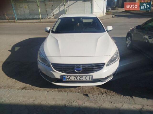 Білий Вольво B60, об'ємом двигуна 1.99 л та пробігом 249 тис. км за 12900 $, фото 1 на Automoto.ua