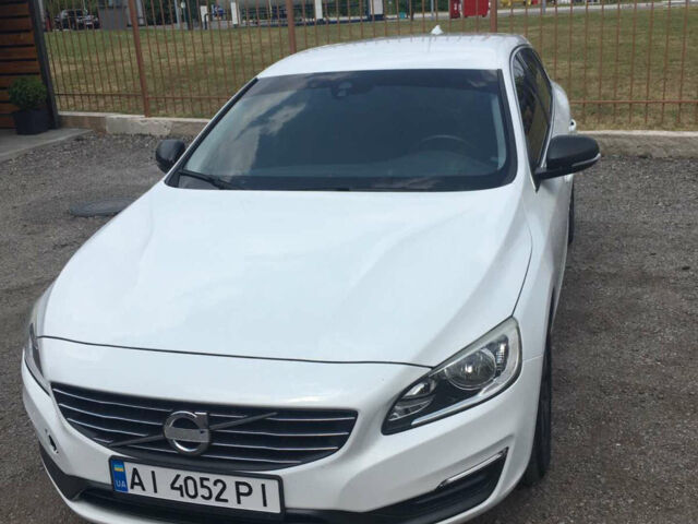 Белый Вольво B60, объемом двигателя 1.56 л и пробегом 188 тыс. км за 12200 $, фото 1 на Automoto.ua