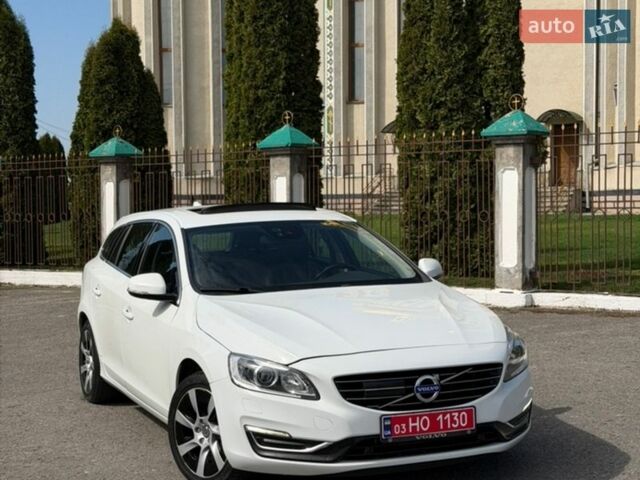 Белый Вольво B60, объемом двигателя 0 л и пробегом 227 тыс. км за 14999 $, фото 1 на Automoto.ua