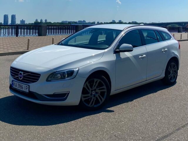 Белый Вольво B60, объемом двигателя 1.6 л и пробегом 220 тыс. км за 11900 $, фото 1 на Automoto.ua