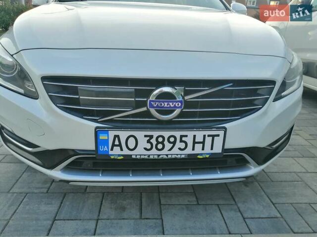 Белый Вольво B60, объемом двигателя 2.4 л и пробегом 377 тыс. км за 14500 $, фото 1 на Automoto.ua