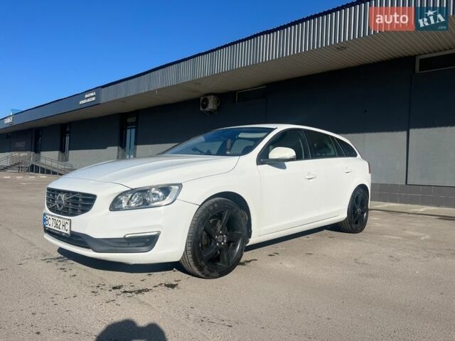 Белый Вольво B60, объемом двигателя 1.97 л и пробегом 275 тыс. км за 8999 $, фото 1 на Automoto.ua