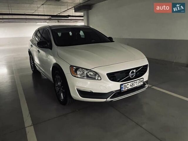Белый Вольво B60, объемом двигателя 2.5 л и пробегом 161 тыс. км за 13900 $, фото 1 на Automoto.ua