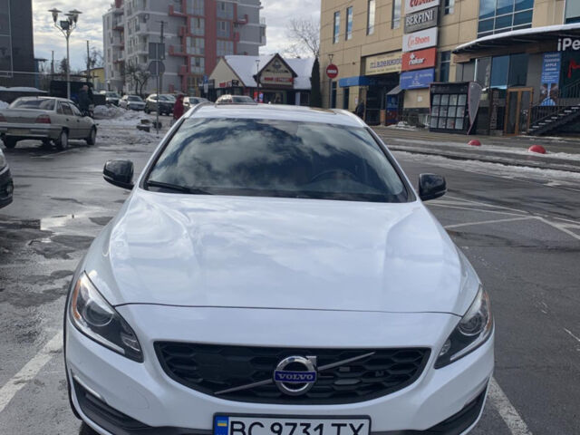 Белый Вольво B60, объемом двигателя 2.5 л и пробегом 150 тыс. км за 16500 $, фото 1 на Automoto.ua
