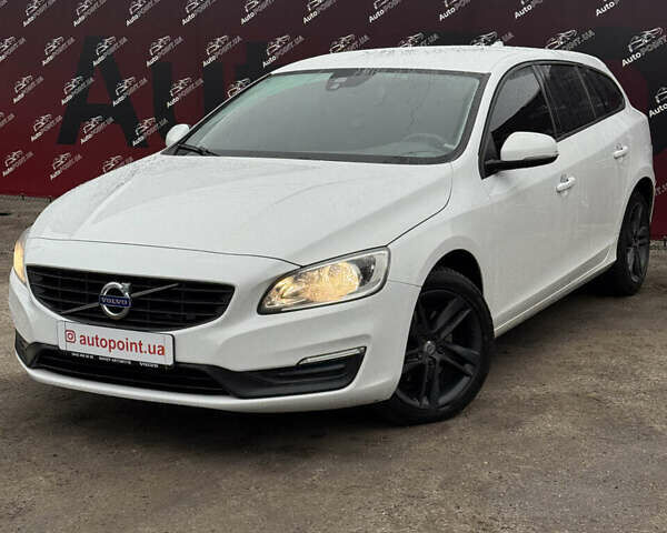 Белый Вольво B60, объемом двигателя 1.97 л и пробегом 243 тыс. км за 14500 $, фото 1 на Automoto.ua