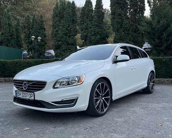 Белый Вольво B60, объемом двигателя 1.97 л и пробегом 90 тыс. км за 12950 $, фото 1 на Automoto.ua