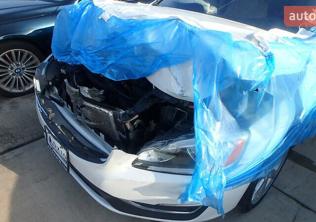 Белый Вольво B60, объемом двигателя 2 л и пробегом 122 тыс. км за 7500 $, фото 1 на Automoto.ua