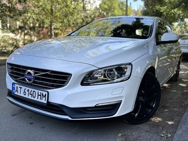 Білий Вольво B60, об'ємом двигуна 2 л та пробігом 290 тис. км за 14000 $, фото 1 на Automoto.ua