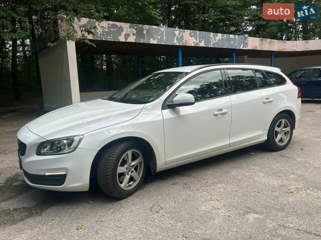 Белый Вольво B60, объемом двигателя 1.97 л и пробегом 319 тыс. км за 14700 $, фото 1 на Automoto.ua
