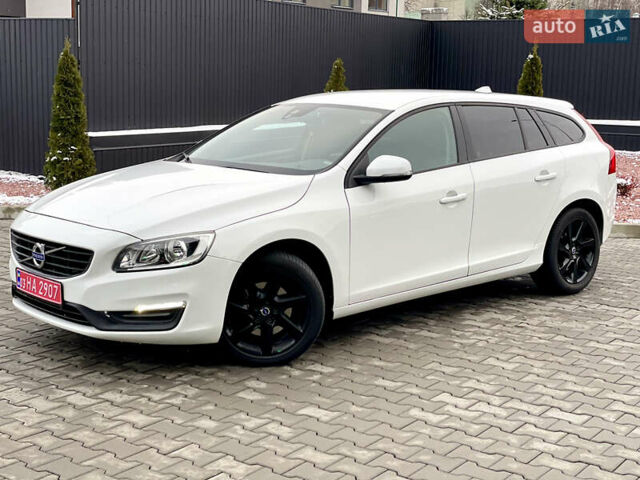 Белый Вольво B60, объемом двигателя 2 л и пробегом 180 тыс. км за 13990 $, фото 1 на Automoto.ua