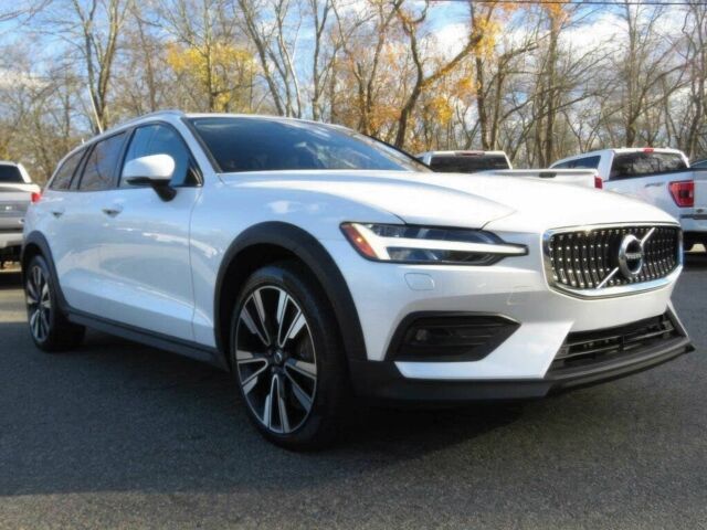 Белый Вольво B60, объемом двигателя 2 л и пробегом 10 тыс. км за 10500 $, фото 1 на Automoto.ua