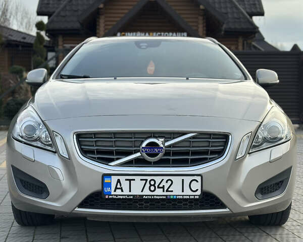 Бежевий Вольво B60, об'ємом двигуна 1.56 л та пробігом 255 тис. км за 9300 $, фото 1 на Automoto.ua