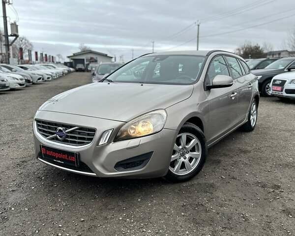 Бежевый Вольво B60, объемом двигателя 1.6 л и пробегом 215 тыс. км за 9400 $, фото 1 на Automoto.ua