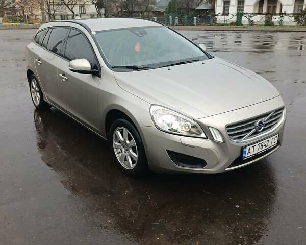 Бежевий Вольво B60, об'ємом двигуна 1.56 л та пробігом 255 тис. км за 8300 $, фото 1 на Automoto.ua