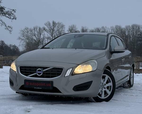 Бежевый Вольво B60, объемом двигателя 1.6 л и пробегом 215 тыс. км за 9700 $, фото 1 на Automoto.ua