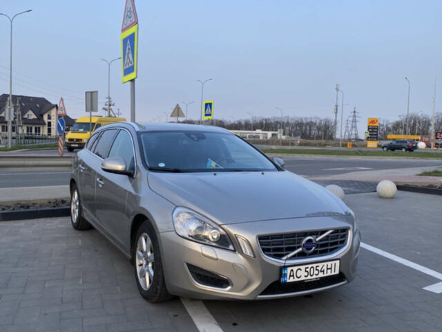 Бежевий Вольво B60, об'ємом двигуна 1.6 л та пробігом 252 тис. км за 10200 $, фото 1 на Automoto.ua