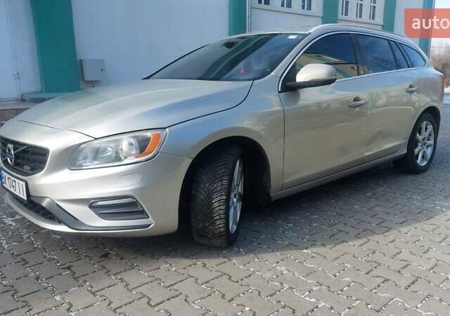 Бежевий Вольво B60, об'ємом двигуна 1.97 л та пробігом 160 тис. км за 13800 $, фото 1 на Automoto.ua