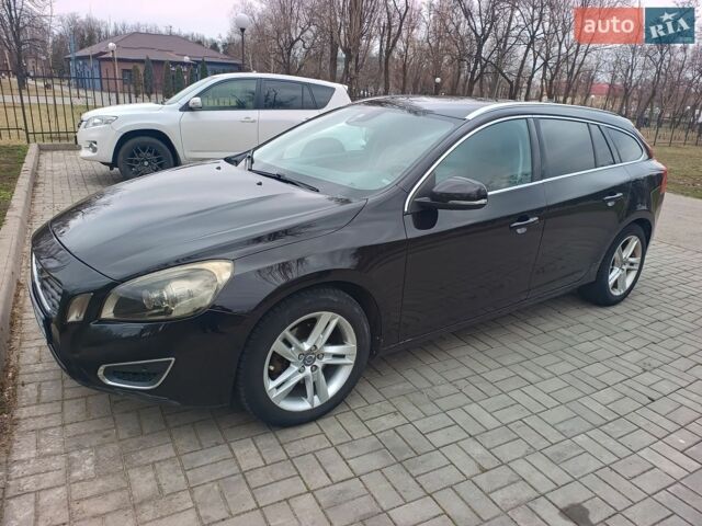 Черный Вольво B60, объемом двигателя 1.98 л и пробегом 298 тыс. км за 9499 $, фото 1 на Automoto.ua