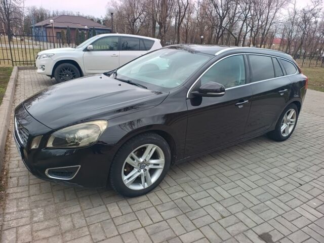 Черный Вольво B60, объемом двигателя 2 л и пробегом 292 тыс. км за 10499 $, фото 1 на Automoto.ua