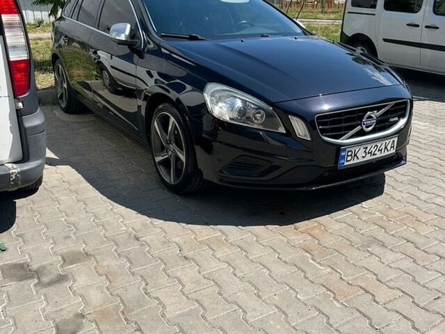 Черный Вольво B60, объемом двигателя 2.4 л и пробегом 179 тыс. км за 13400 $, фото 1 на Automoto.ua