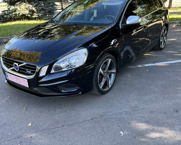 Черный Вольво B60, объемом двигателя 2.4 л и пробегом 179 тыс. км за 13400 $, фото 1 на Automoto.ua