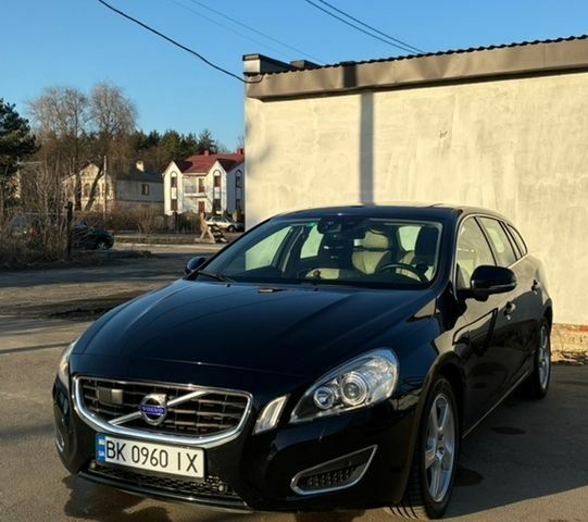 Чорний Вольво B60, об'ємом двигуна 1.98 л та пробігом 250 тис. км за 11999 $, фото 1 на Automoto.ua