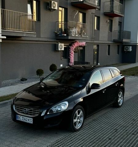 Черный Вольво B60, объемом двигателя 1.56 л и пробегом 280 тыс. км за 9000 $, фото 1 на Automoto.ua