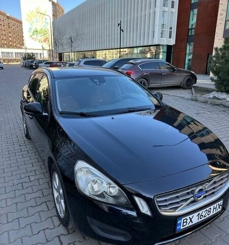 Черный Вольво B60, объемом двигателя 1.56 л и пробегом 224 тыс. км за 9500 $, фото 1 на Automoto.ua