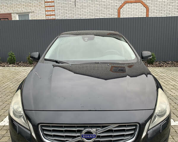 Черный Вольво B60, объемом двигателя 1.98 л и пробегом 228 тыс. км за 12500 $, фото 1 на Automoto.ua