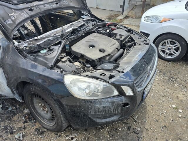 Черный Вольво B60, объемом двигателя 1.6 л и пробегом 260 тыс. км за 3500 $, фото 1 на Automoto.ua