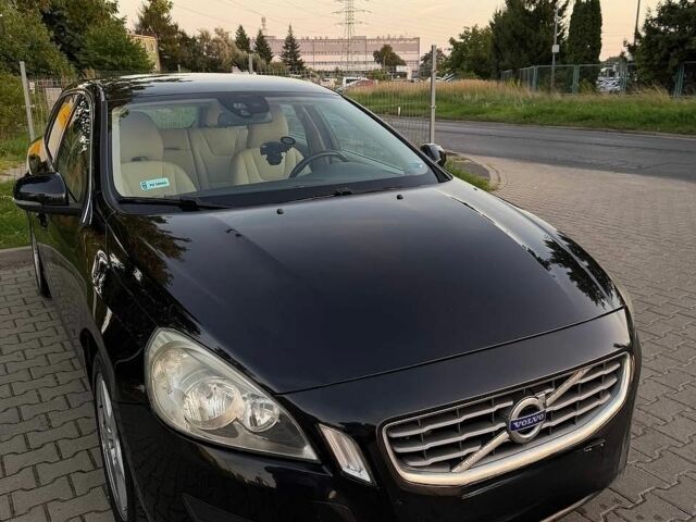 Черный Вольво B60, объемом двигателя 1.98 л и пробегом 300 тыс. км за 12200 $, фото 1 на Automoto.ua