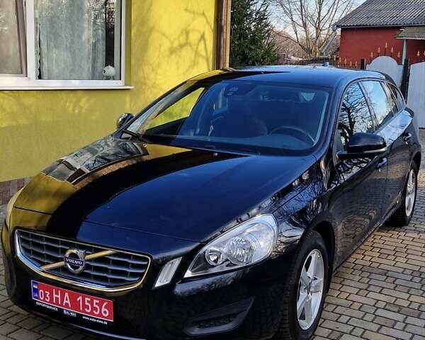 Черный Вольво B60, объемом двигателя 2 л и пробегом 255 тыс. км за 10900 $, фото 1 на Automoto.ua