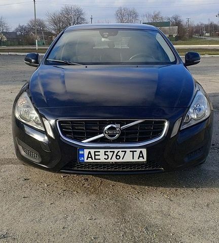 Черный Вольво B60, объемом двигателя 1.56 л и пробегом 188 тыс. км за 8300 $, фото 1 на Automoto.ua