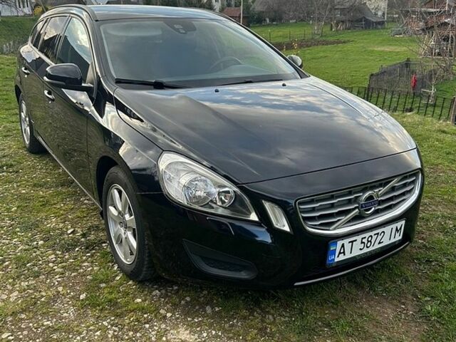 Черный Вольво B60, объемом двигателя 1.56 л и пробегом 242 тыс. км за 10900 $, фото 1 на Automoto.ua