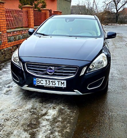 Черный Вольво B60, объемом двигателя 1.6 л и пробегом 22100 тыс. км за 12900 $, фото 1 на Automoto.ua
