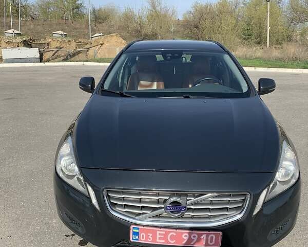 Черный Вольво B60, объемом двигателя 1.56 л и пробегом 228 тыс. км за 11000 $, фото 1 на Automoto.ua
