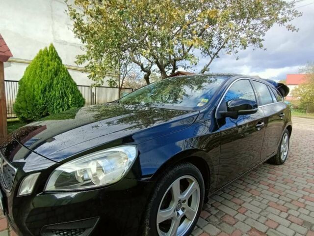 Черный Вольво B60, объемом двигателя 1.56 л и пробегом 210 тыс. км за 11500 $, фото 1 на Automoto.ua