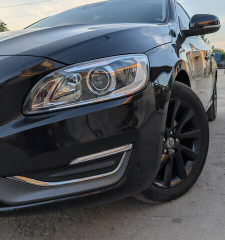 Черный Вольво B60, объемом двигателя 1.56 л и пробегом 270 тыс. км за 13700 $, фото 1 на Automoto.ua