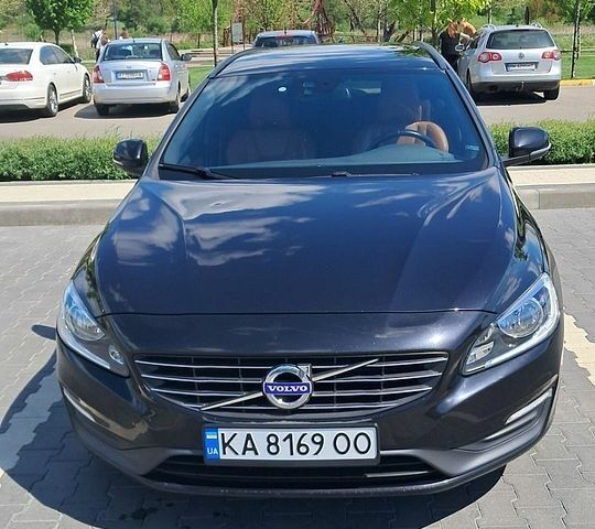 Черный Вольво B60, объемом двигателя 1.56 л и пробегом 274 тыс. км за 11800 $, фото 1 на Automoto.ua