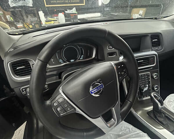 Черный Вольво B60, объемом двигателя 1.97 л и пробегом 261 тыс. км за 15500 $, фото 1 на Automoto.ua