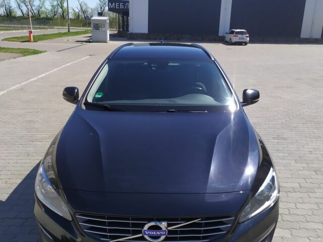 Черный Вольво B60, объемом двигателя 0 л и пробегом 200 тыс. км за 12900 $, фото 1 на Automoto.ua
