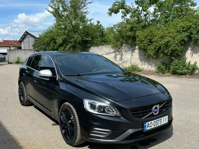 Черный Вольво B60, объемом двигателя 2.4 л и пробегом 273 тыс. км за 13000 $, фото 1 на Automoto.ua