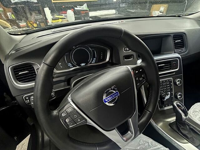 Черный Вольво B60, объемом двигателя 1.9 л и пробегом 188 тыс. км за 15500 $, фото 1 на Automoto.ua