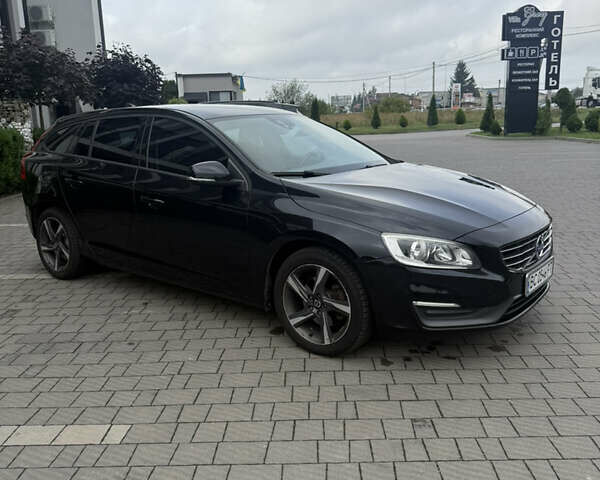 Черный Вольво B60, объемом двигателя 1.56 л и пробегом 255 тыс. км за 12400 $, фото 1 на Automoto.ua