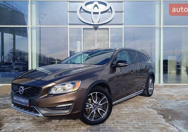 Коричневый Вольво B60, объемом двигателя 2.5 л и пробегом 125 тыс. км за 16188 $, фото 1 на Automoto.ua