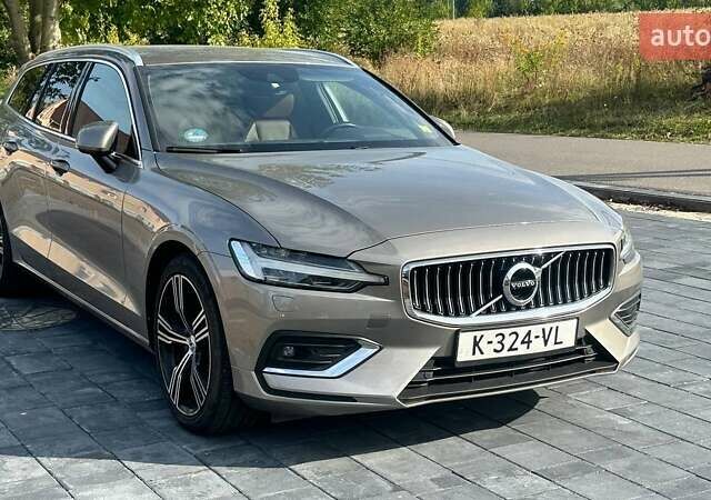 Коричневый Вольво B60, объемом двигателя 1.97 л и пробегом 128 тыс. км за 26300 $, фото 1 на Automoto.ua