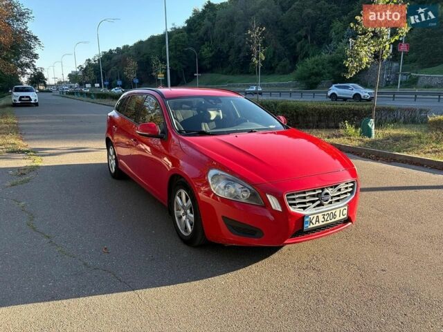 Красный Вольво B60, объемом двигателя 1.56 л и пробегом 268 тыс. км за 8700 $, фото 1 на Automoto.ua