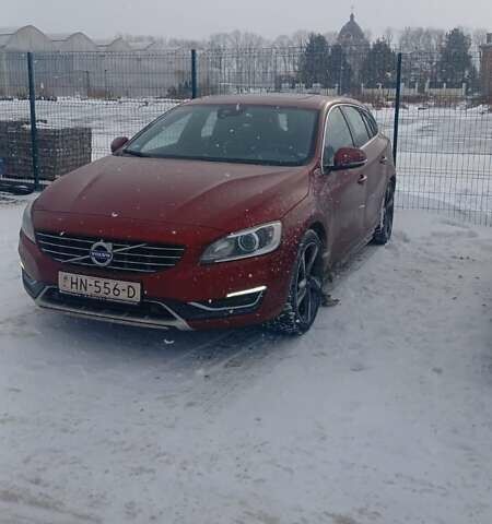 Красный Вольво B60, объемом двигателя 2.4 л и пробегом 305 тыс. км за 15700 $, фото 1 на Automoto.ua