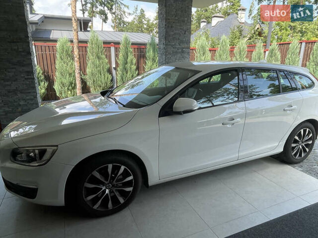 Вольво B60, объемом двигателя 1.97 л и пробегом 200 тыс. км за 15300 $, фото 1 на Automoto.ua