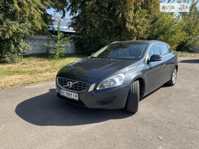 Серый Вольво B60, объемом двигателя 1.98 л и пробегом 327 тыс. км за 5000 $, фото 1 на Automoto.ua